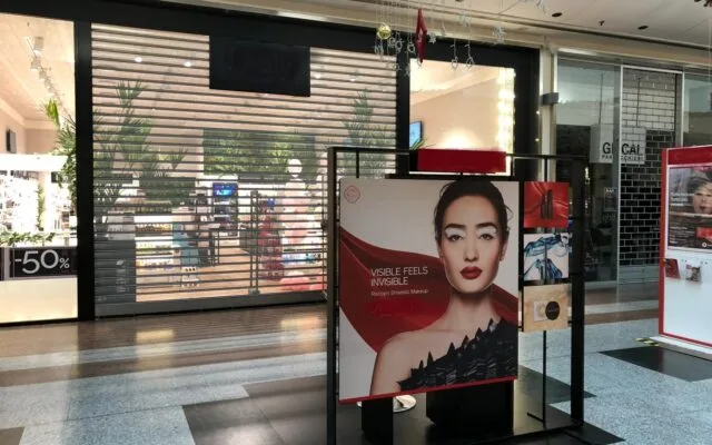 Fidelizza i consumatori ad una linea di make-up o di bellezza, rafforzando l’immagine positiva del brand